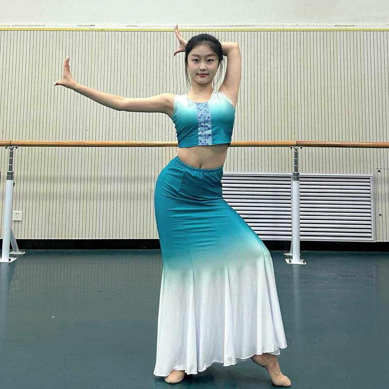 Lake blue and white, eight 360-degree skirts with two shoulders